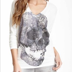 NWOT Go Couture 💀 Dolman V-Neck Skull Top